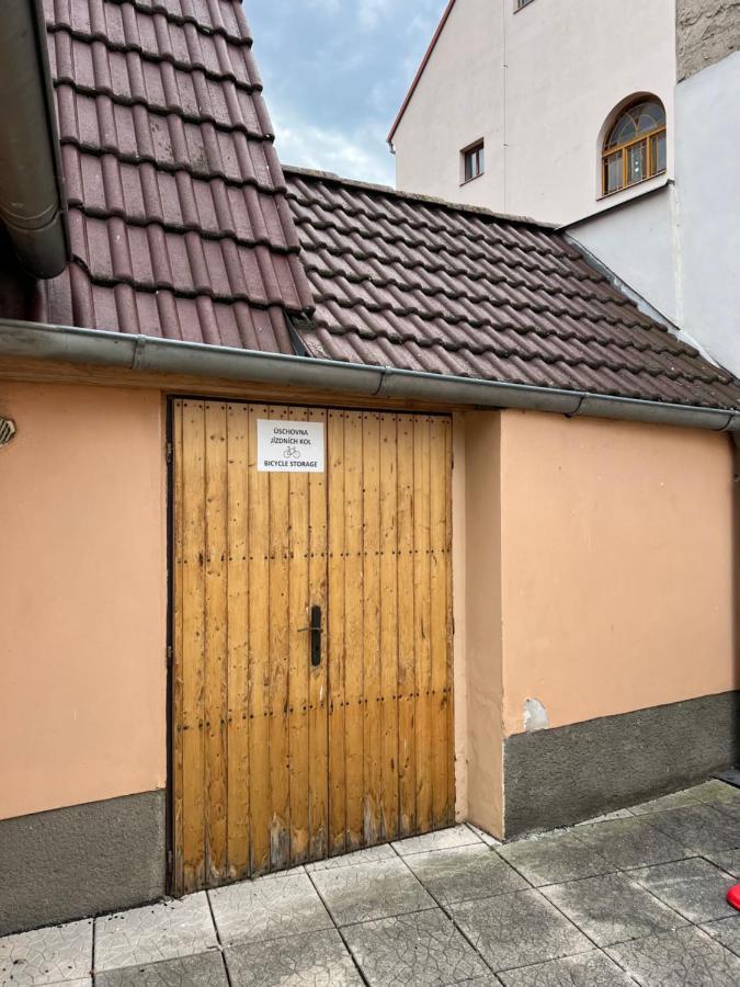 Cely Dum V Historickem Centru Loun Apartment Louny Exterior photo