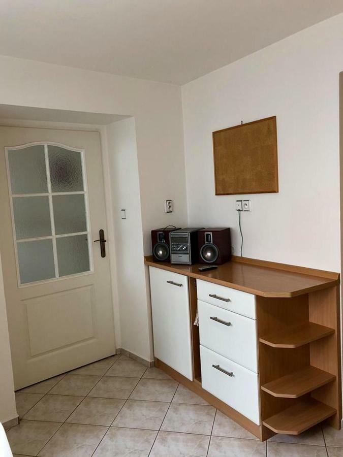 Cely Dum V Historickem Centru Loun Apartment Louny Exterior photo